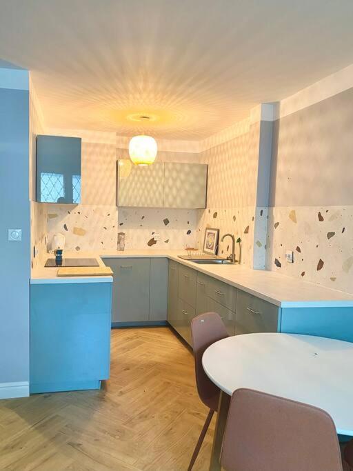 Close To Metro, 8 Minutes To Centrum And Near Airport Leilighet Warszawa