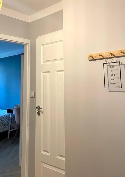 Close To Metro, 8 Minutes To Centrum And Near Airport Leilighet Warszawa